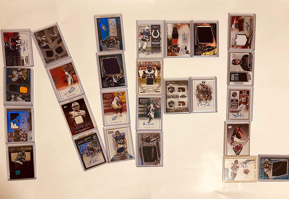100 Official NFL Football Cards Gift Box Z79903